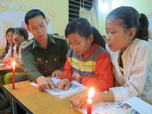 Sự nghiệp trồng người nơi biên giới. (23/8/2016)